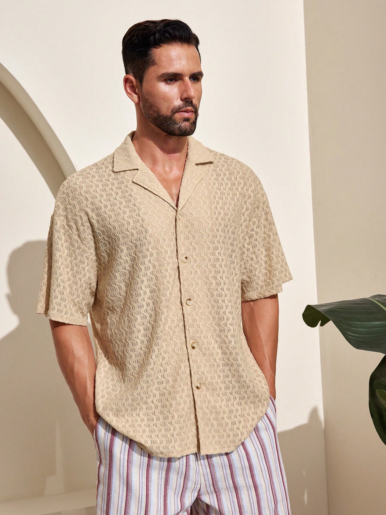 Manfinity KASUA Men??s Solid Color Textured Short Sleeve Casual Shirt For Holiday - Image 1