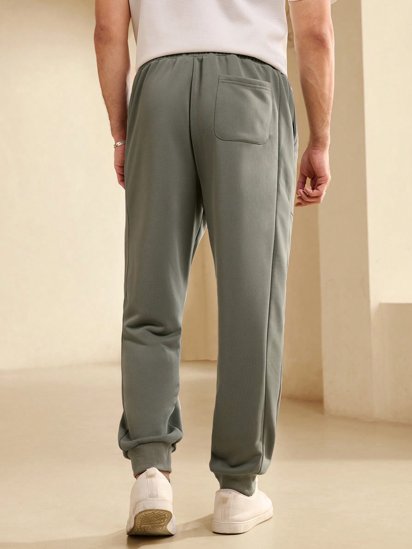 Manfinity KASUA Men??s Elastic Waist Solid Color Loose Fit Jogger Pants With Pockets - Image 2
