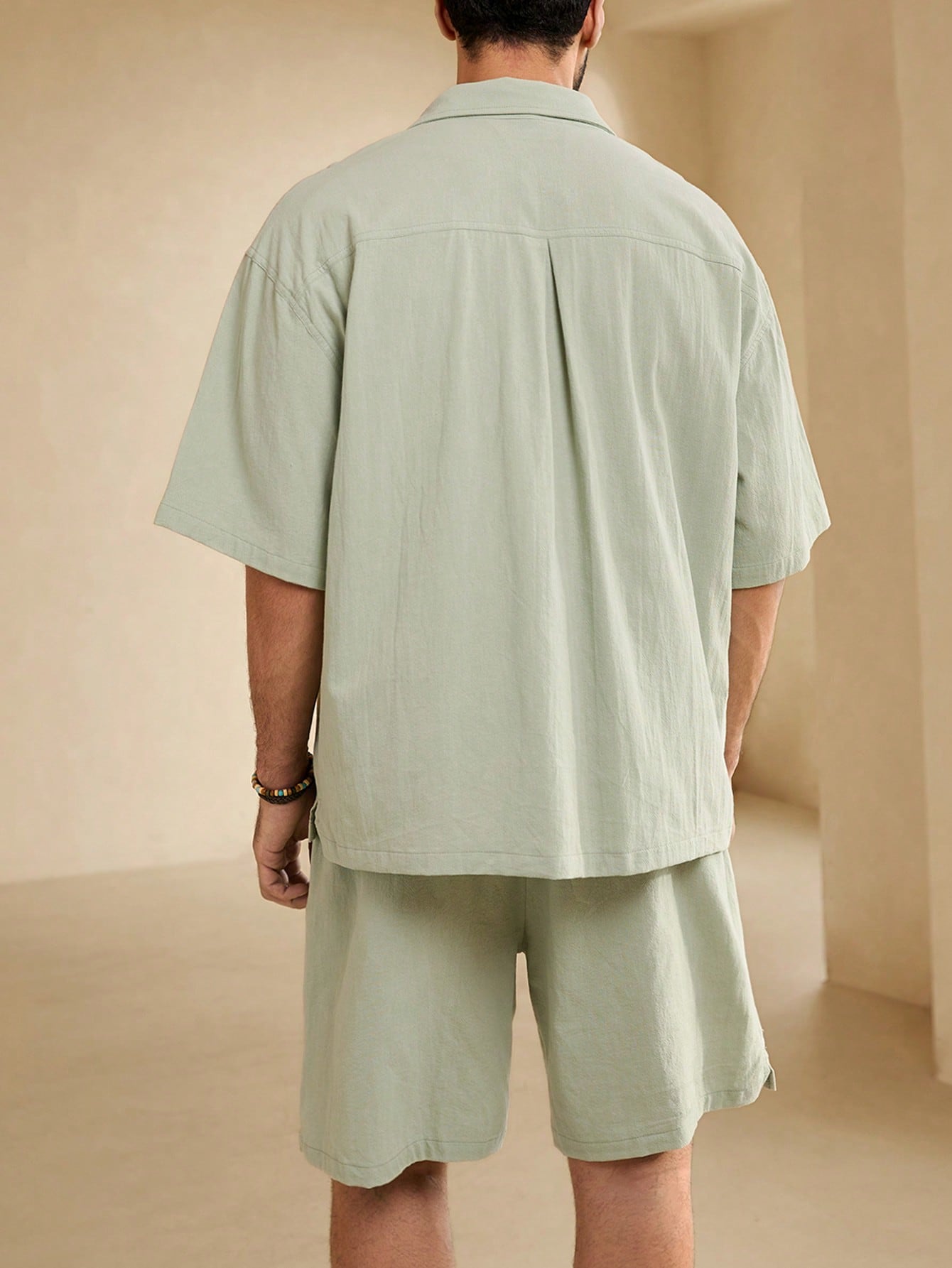 Manfinity KASUA Men??s Summer Solid Color Loose Fit Pocket Short Sleeve Casual Shirt And Shorts Set - Image 2