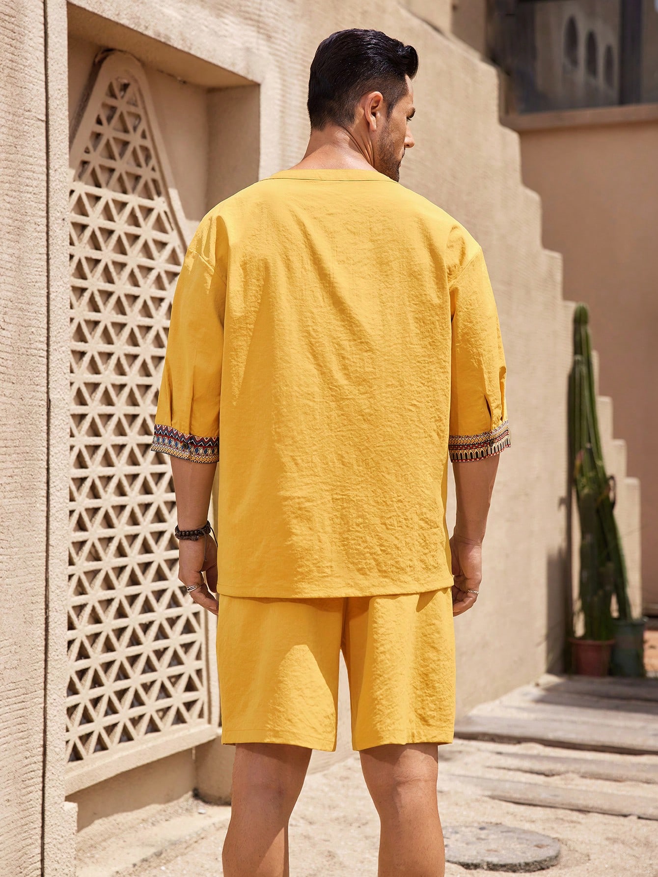 Manfinity KASUA 2pcs Retro Style Outfit For Men: Solid Color Shirt & Shorts Set - Image 2