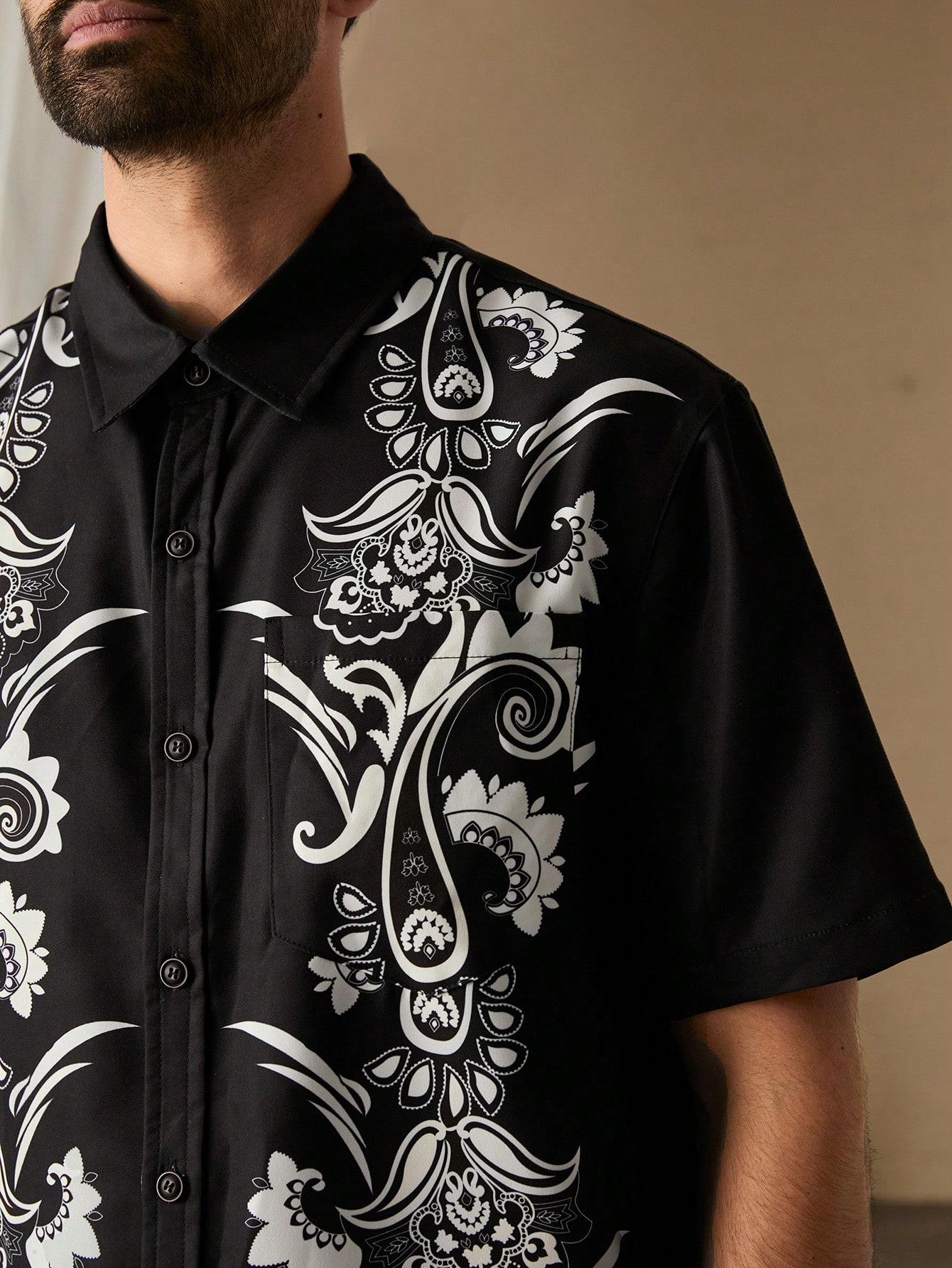 Manfinity KASUA Men Printed Short Sleeve Shirt With Lapel And Front Buttons, Matched With Pocket Shorts, Summer Casual Outfits - Image 3