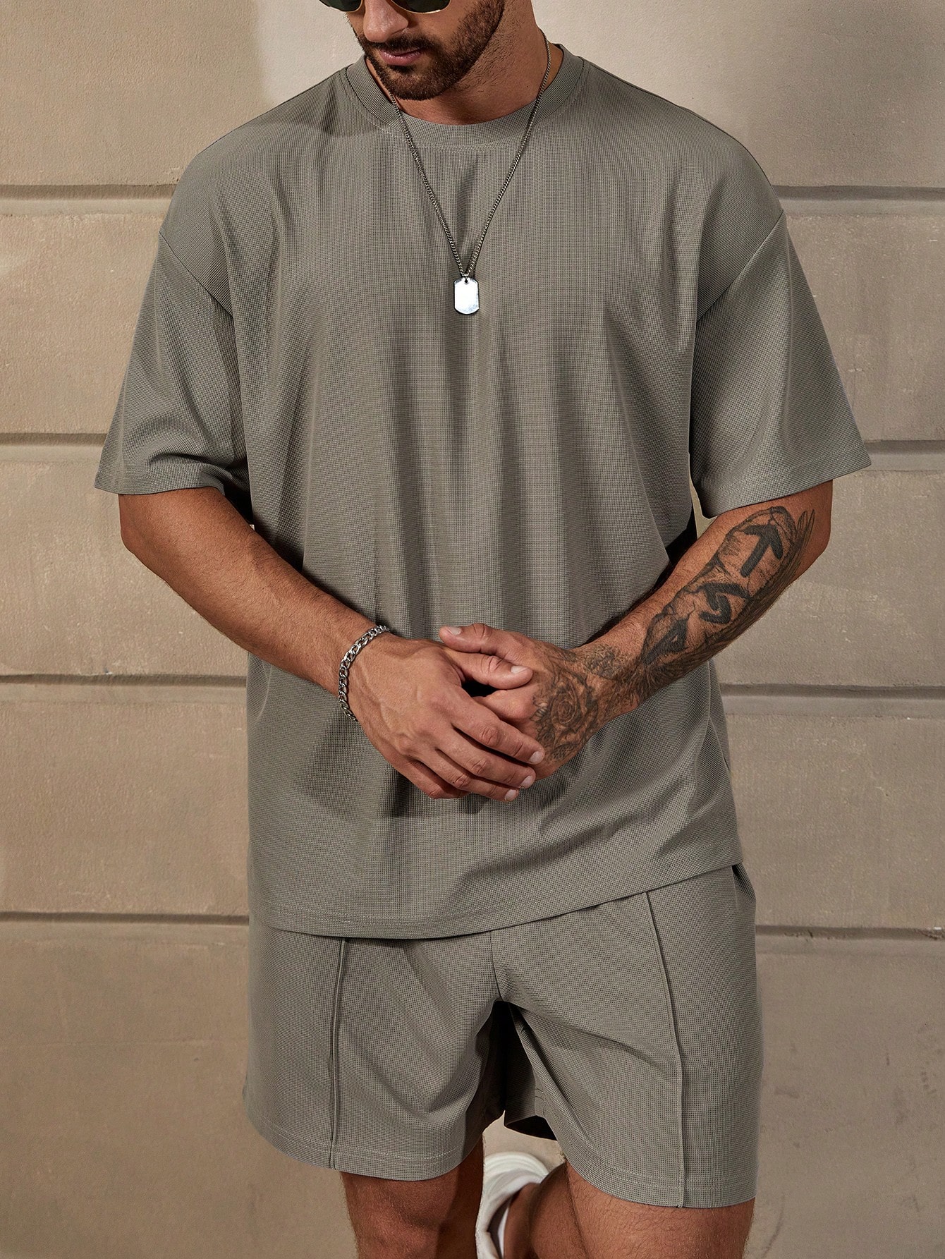 Manfinity KASUA Men??s Solid Plain Drop Shoulder Short Sleeve Loose T-Shirt & Shorts Set, Urban, Husband, Daddy - Image 4