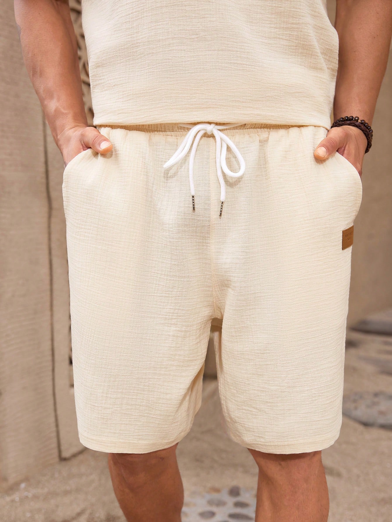 Manfinity KASUA 2pcs Men Solid Applique V-Neck Short Sleeve Shirt And Pocket Shorts Casual Outfit - Image 3