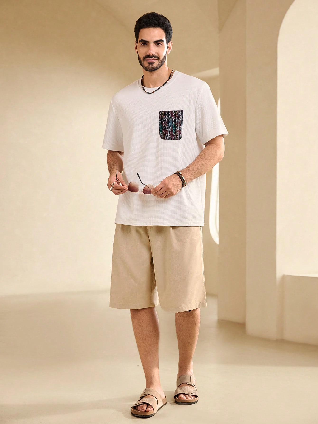 Manfinity KASUA Men??s Solid Color Loose Fit Pleated Casual Shorts - Image 3