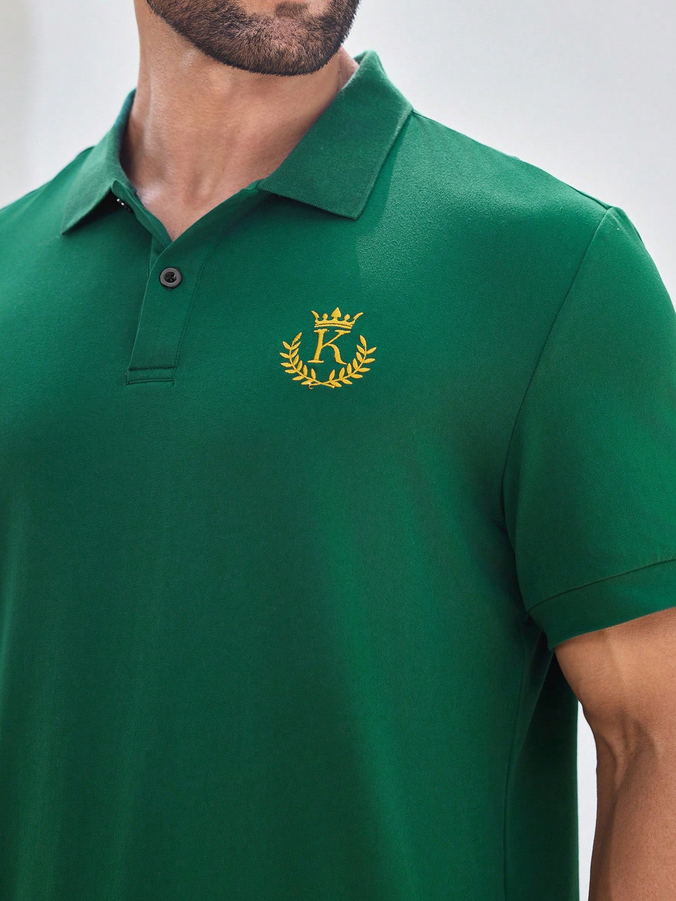 Manfinity KASUA Men??s Green Button-Collar Polo Shirt With Golden Embroidery, Casual Everyday - Image 2