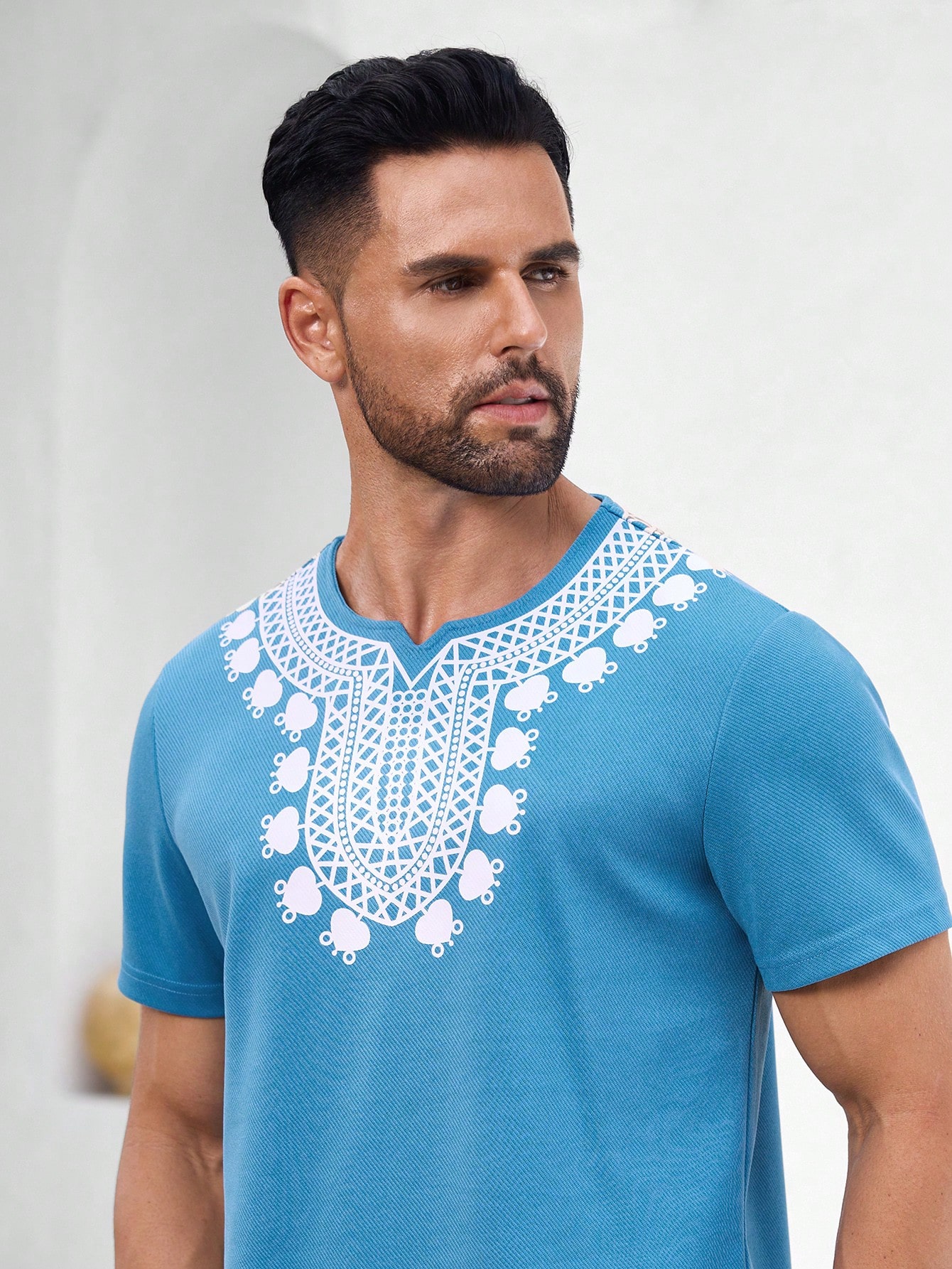 Manfinity KASUA 2pcs Men??s Vacation Geometric Print Short Sleeve T-Shirt And Pocketed Casual Shorts Set - Image 3