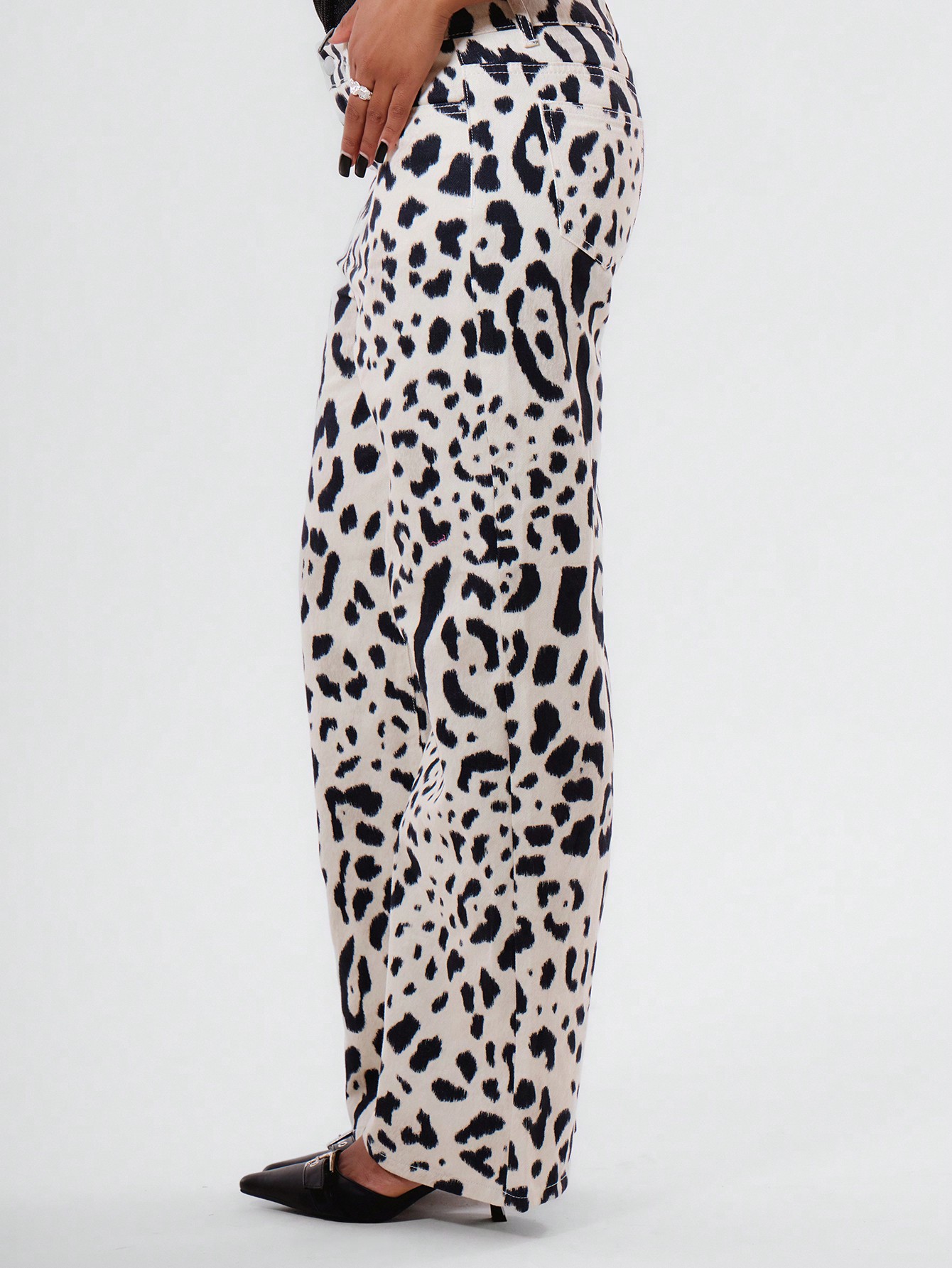 MUSERA Leopard Print Straight Leg Loose Jeans - Image 4