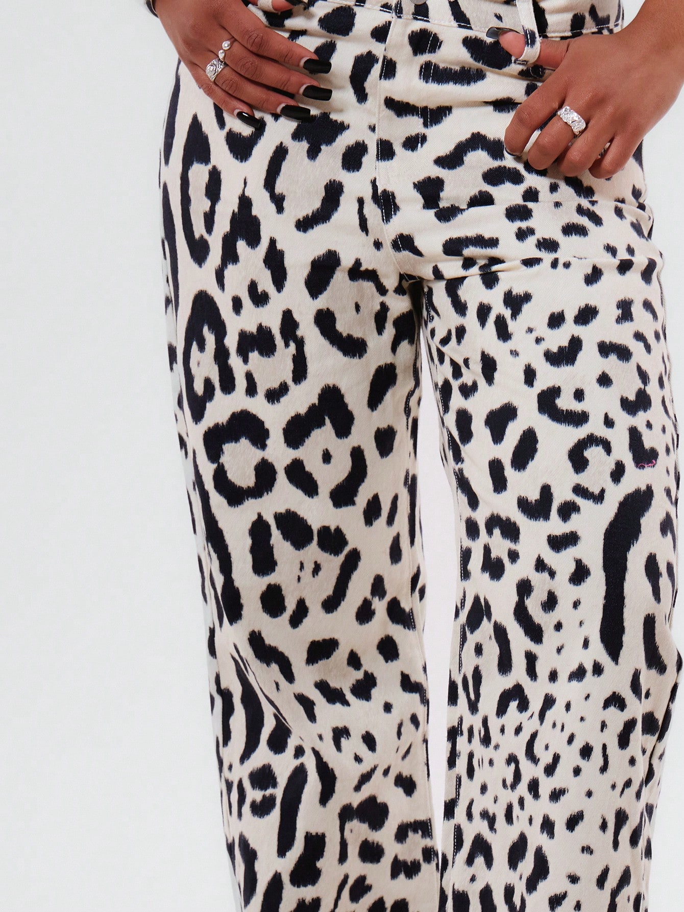 MUSERA Leopard Print Straight Leg Loose Jeans - Image 5
