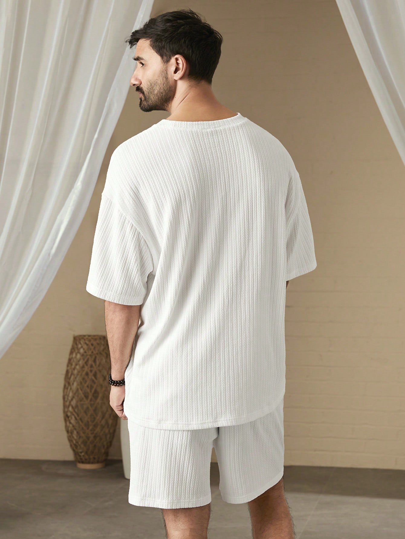 Manfinity KASUA Men Summer Solid Color Round Neck Oversized Short Sleeve Pocket T-Shirt And Shorts Set - Image 2