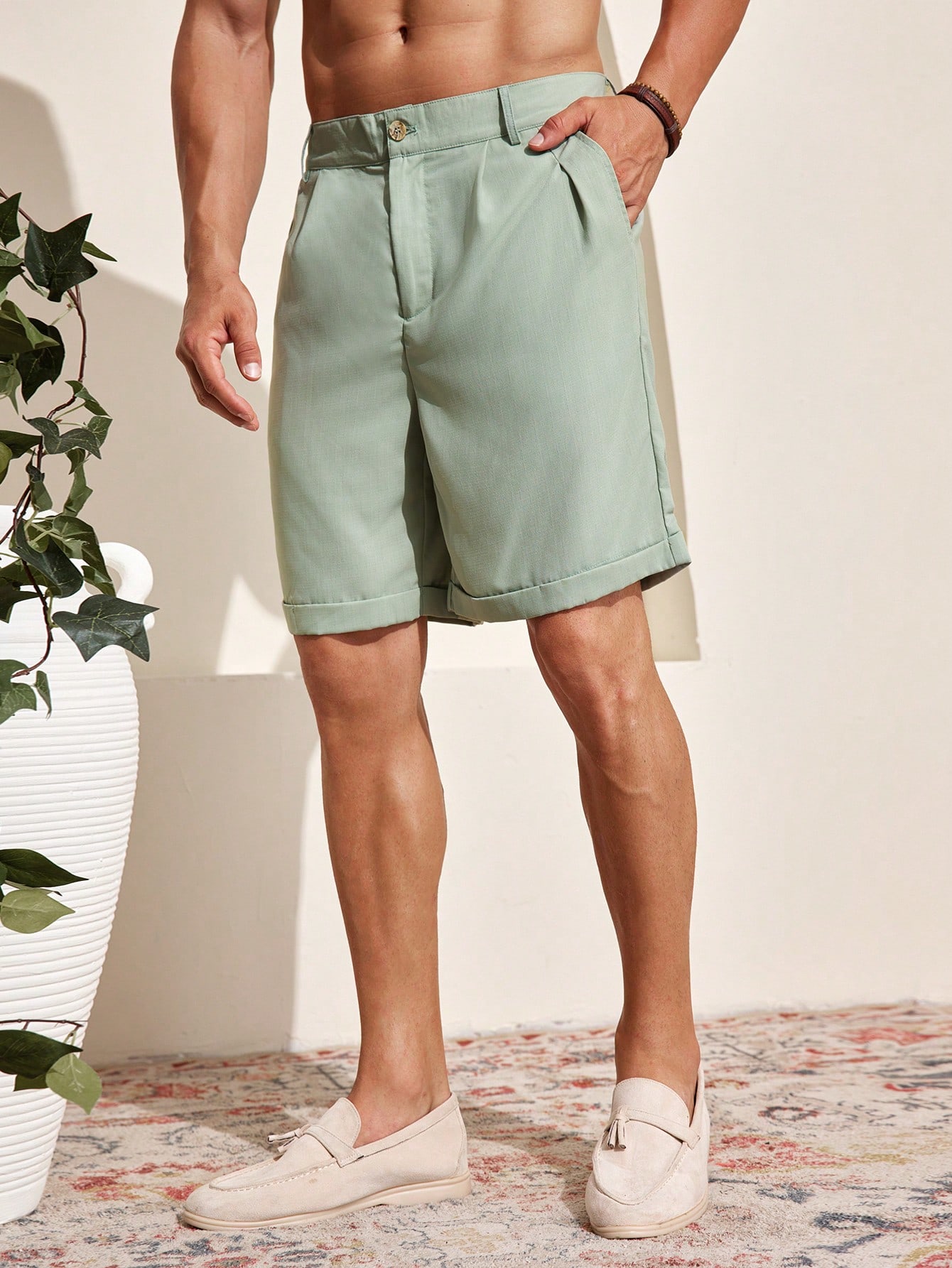 Manfinity KASUA Men Solid Slant Pocket Bermuda Shorts - Image 1