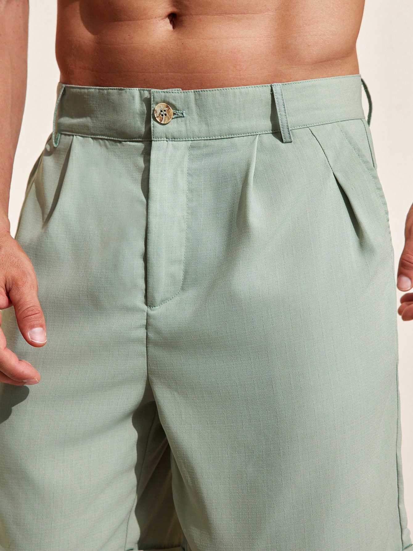 Manfinity KASUA Men Solid Slant Pocket Bermuda Shorts - Image 4